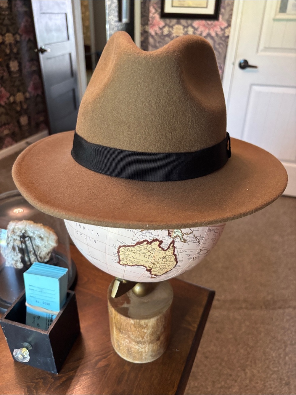 Furtalk Classic Brown Felt Fedora with Black Band, size adjustable - Picture 2 of 4